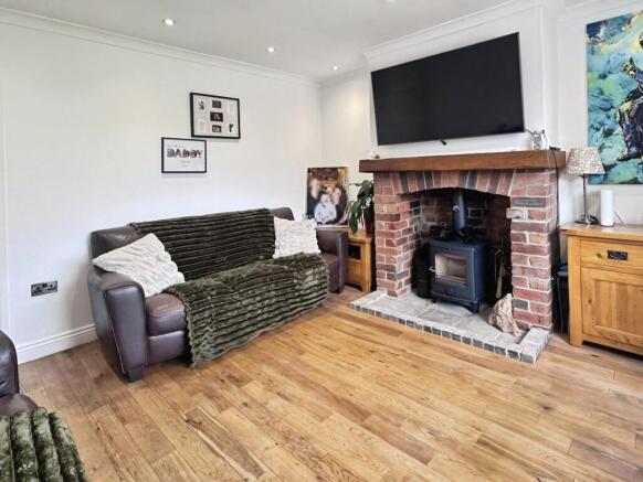 3 bed Semi-Detached for sale Image 7