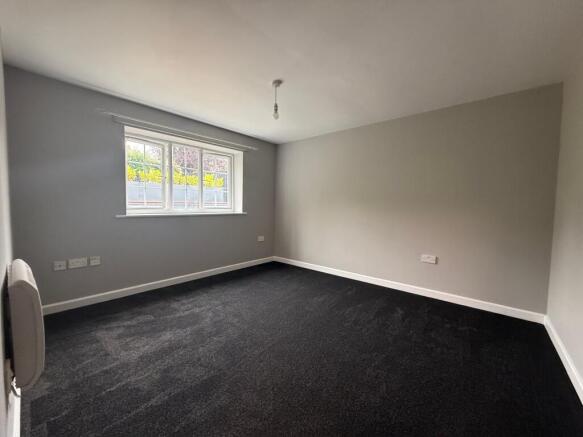 2 bed Apartment to rent Image 4