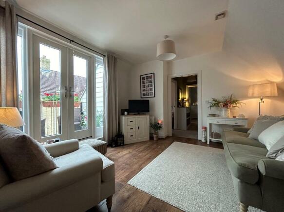 SITTING ROOM/DINING ROOM