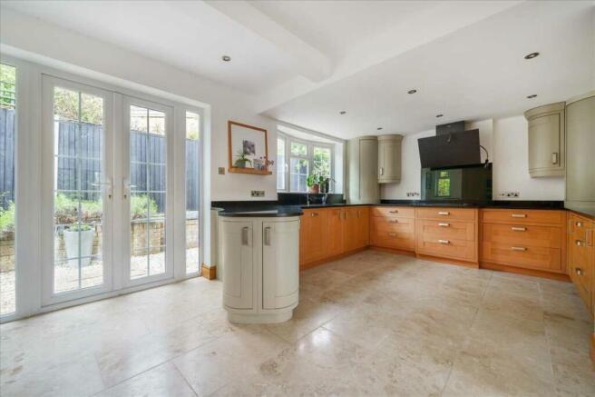 KITCHEN / DINING
