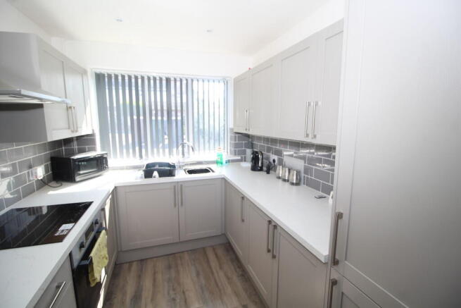 4 bed Semi-Detached for sale Image 4