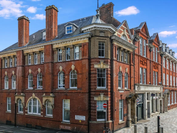 2-bed flat on High Street, Chelmsford, Essex, £400,000