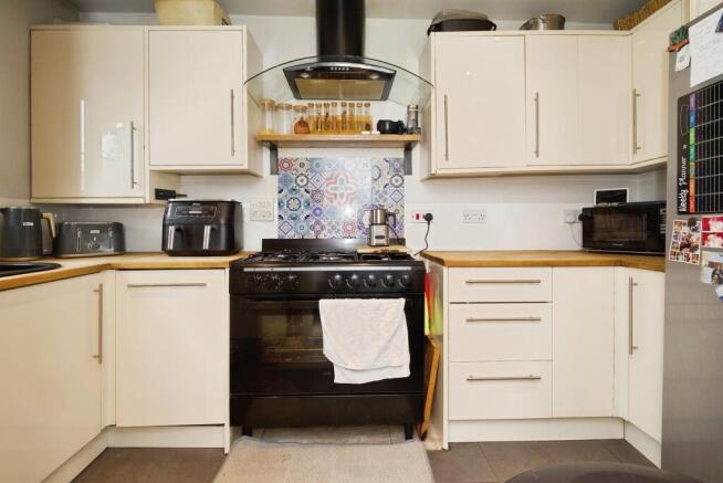 3 bed Town House for sale Image 4