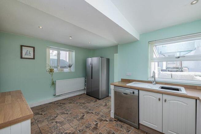 KITCHEN/BREAKFAST ROOM