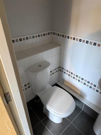 En-suite Bathroom 1.jpg