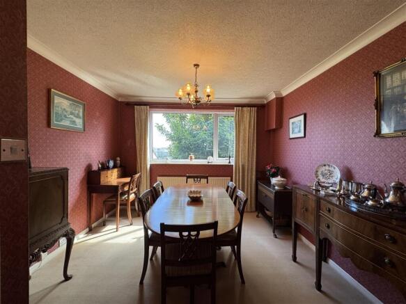 4 bed Detached Bungalow for sale Image 11