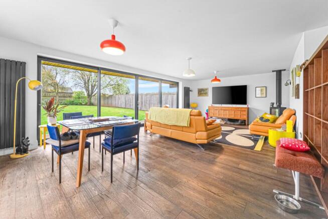 5 bed House for sale Image 5
