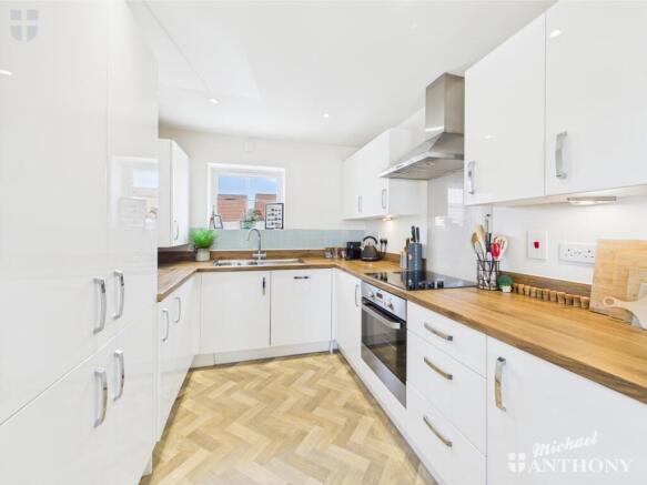 CAM03852G0-PR0273-STILL006