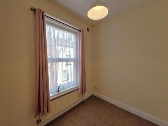 2 bed House to rent Image 6