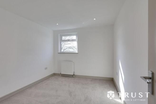 5 bed Semi-Detached for sale Image 11