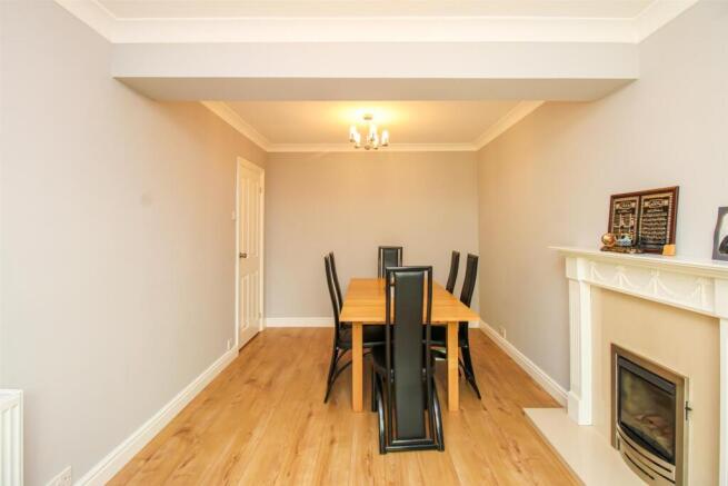 4 bed Detached for sale Image 7