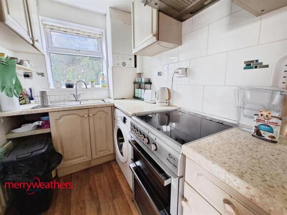 2 bed Flat for sale Image 3