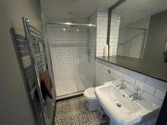 2 bed Apartment to rent Image 12