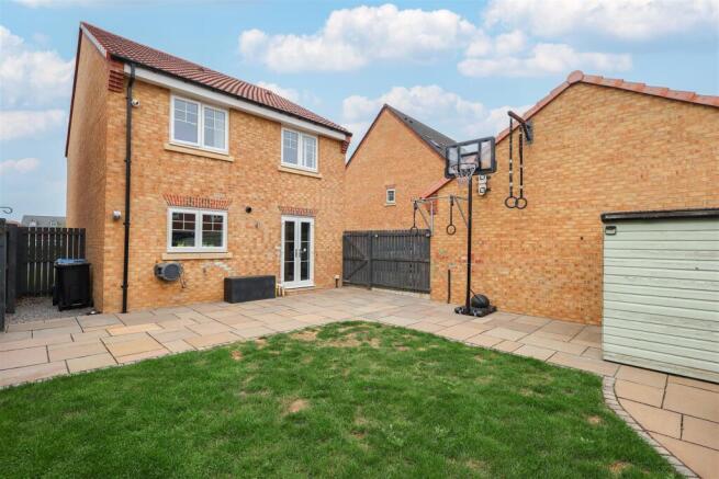 4 bed Detached for sale Image 2