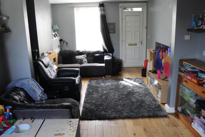 833 Woodbridge Road (living room 1).JPG