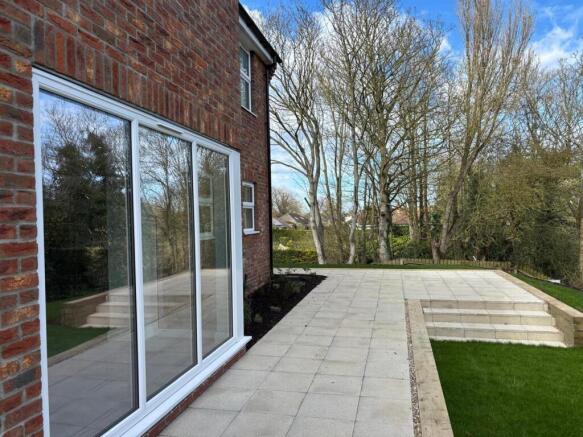 4 bed House for sale Image 11