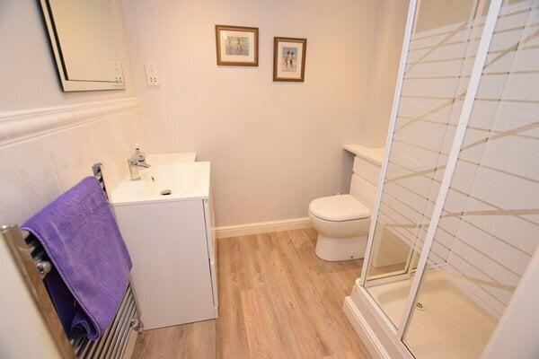 en-suite shower room