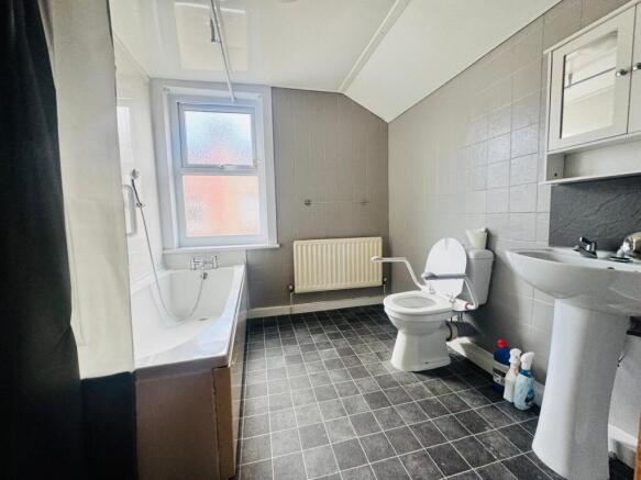2 bed Terraced to rent Image 9
