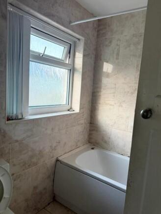 3 bed Semi-Detached for sale Image 12
