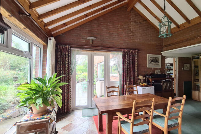 GARDEN ROOM