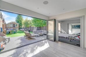 5, Daubeney Place, Hampton TW12 2SF