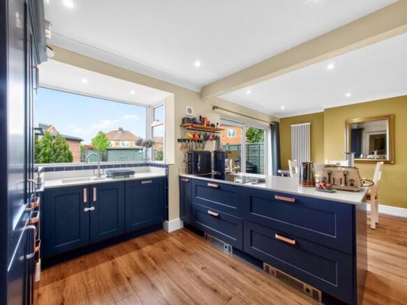 3 bed House for sale Image 6