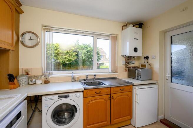 3 bed Semi-Detached for sale Image 6