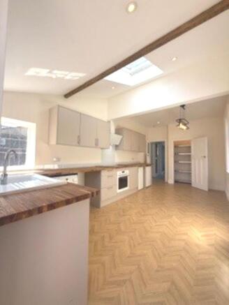 4 bed Semi-Detached for sale Image 8