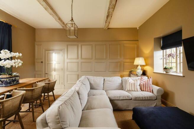 4 bed House for sale Image 11