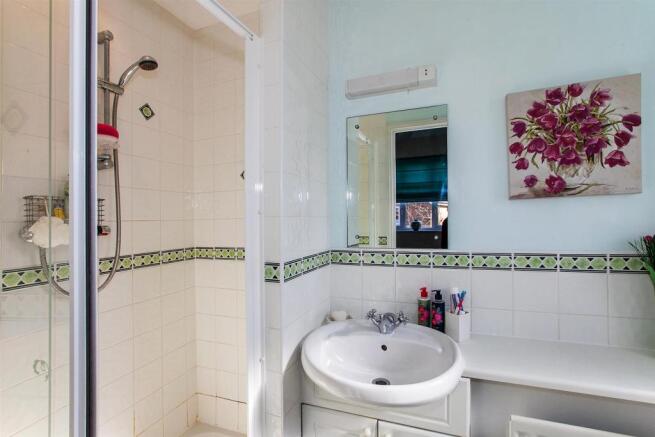 IMG_3725 En Suite-Ed