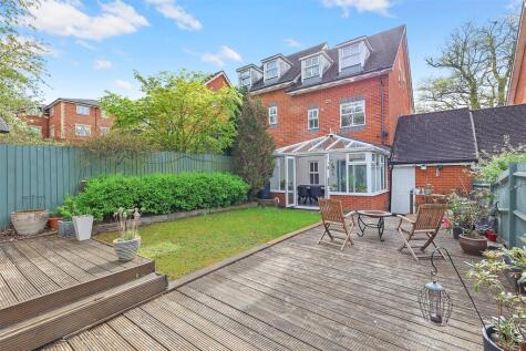 Cambridge Square, Redhill, Surrey, RH1