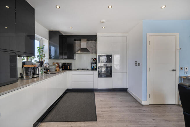 1405988-6-6983658...