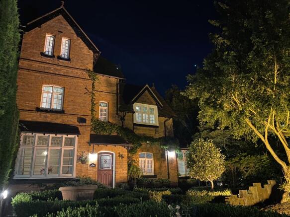 night front aspect
