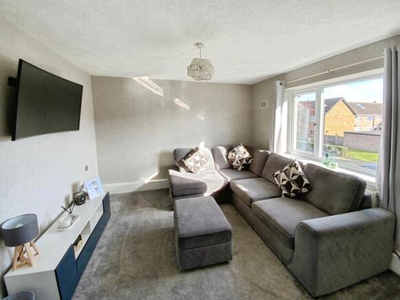 1-bed flat on Heslerton Avenue, Cottingham, HU16, £80,000