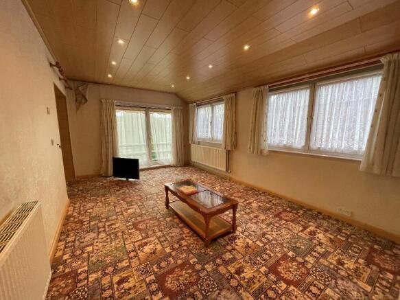6 bed House for sale Image 9