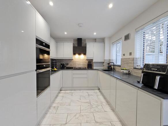KITCHEN/DINER