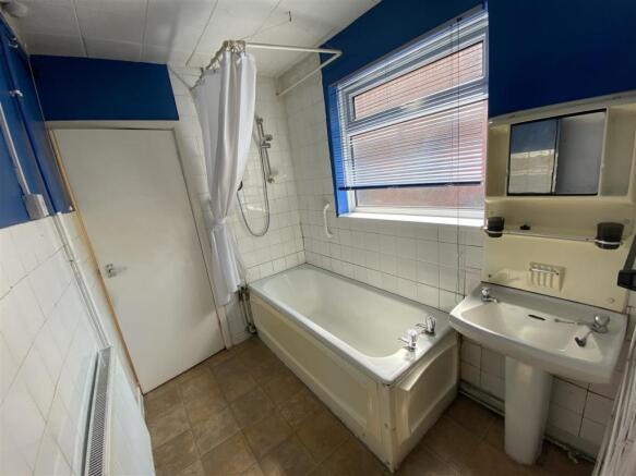 Bathroom.JPG