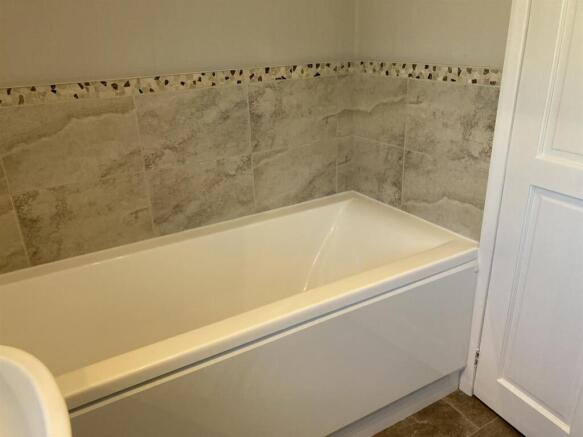 Bathroom 2.jpg