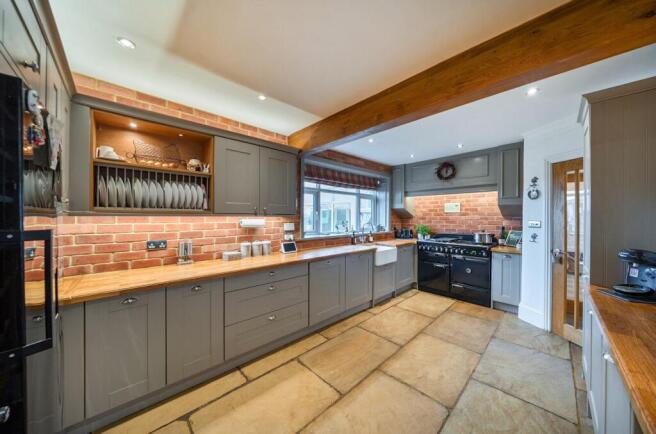 4 bed Detached for sale Image 4