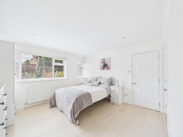 CAM03750G0-PR0080-STILL004