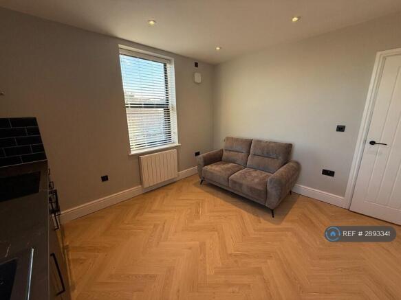 1 bed Flat to rent Image 6