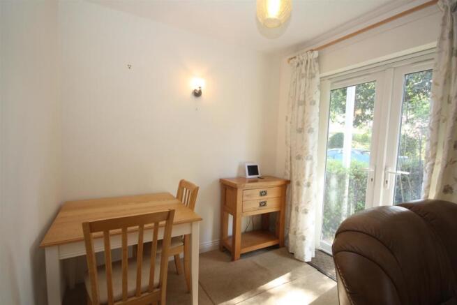 LOUNGE / DINING ROOM