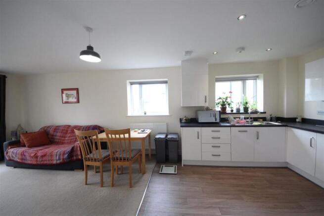 Kitchen 2.jpg
