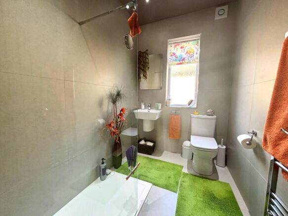 2 bed Semi-Detached Bungalow for sale Image 10