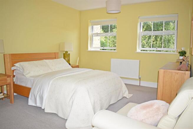 15 Clive Road, bed 1c.jpg