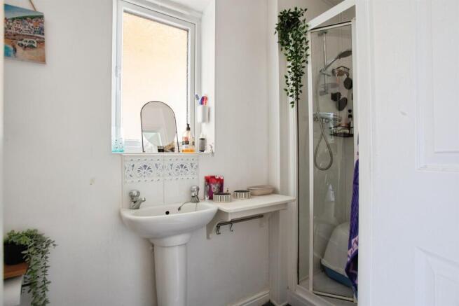 3 bed Semi-Detached for sale Image 6
