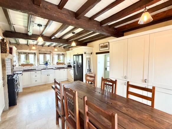 4 bed Semi-Detached for sale Image 9