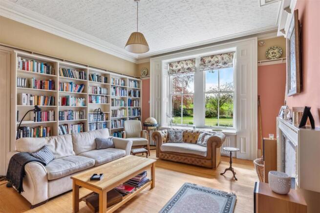 5 bed Detached for sale Image 6