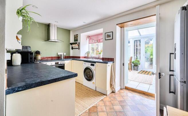 Kitchen 1 new.jpg