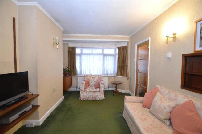 9 Villiers Avenue living .JPG